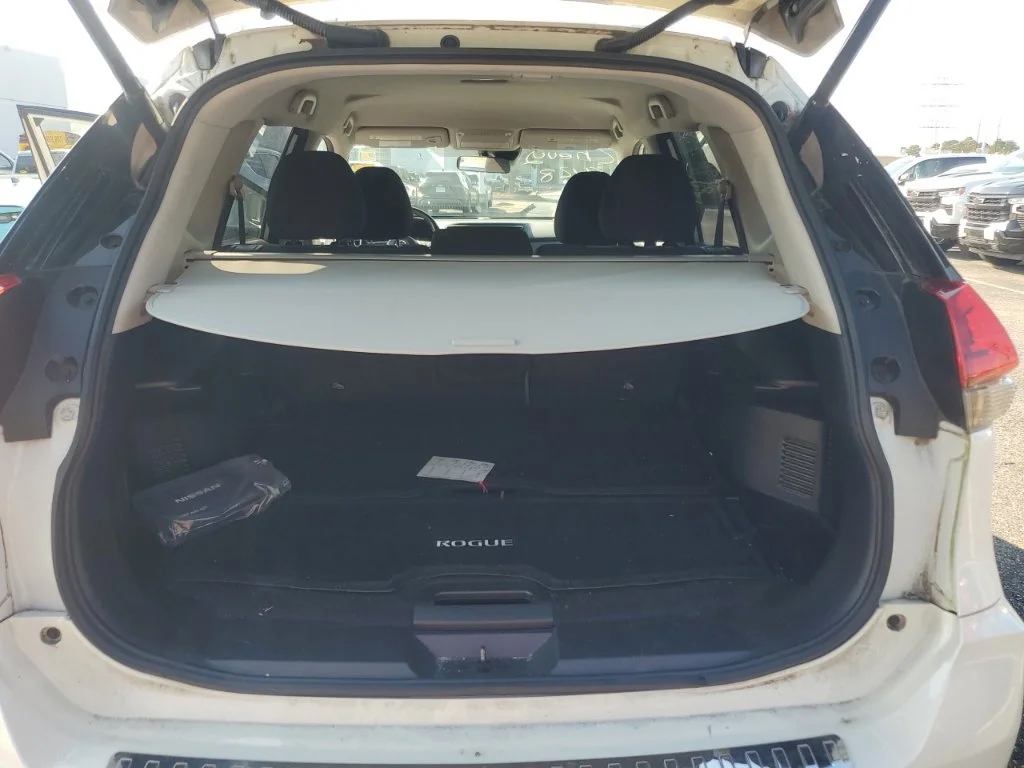 Used 2020 White Nissan SV image 15