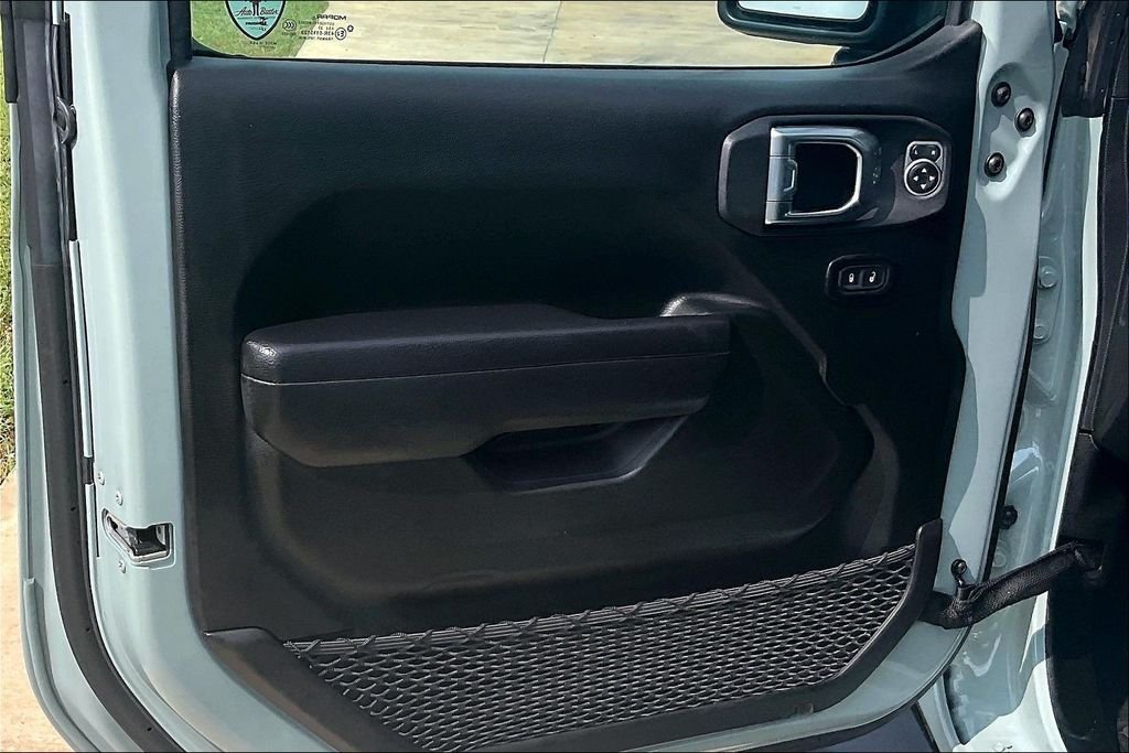 Used 2024  Jeep Sport S image 21