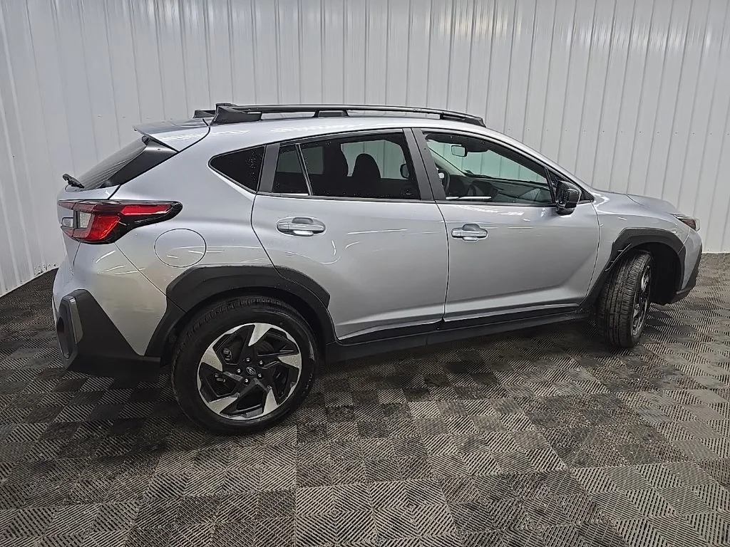 Used 2025 Ice Silver Metallic Subaru Limited image 3
