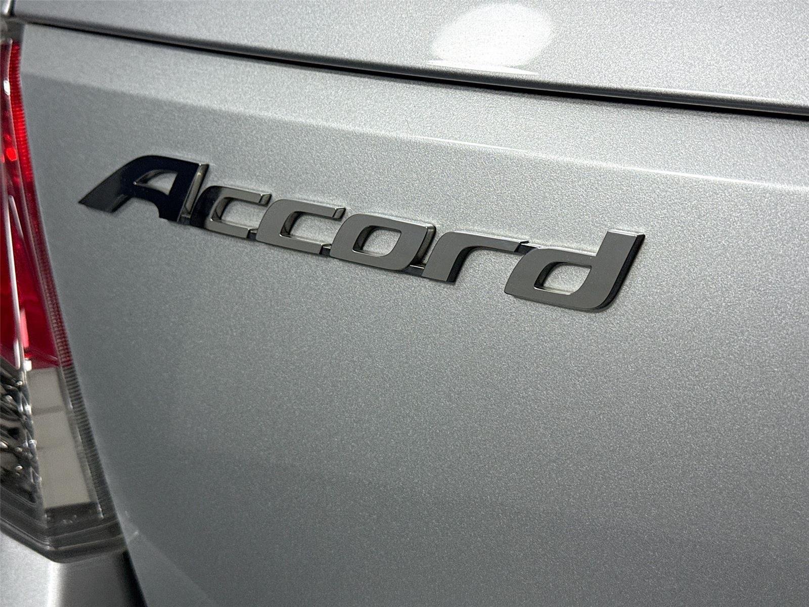 Used 2009 Alabaster Silver Metallic Honda LX image 13