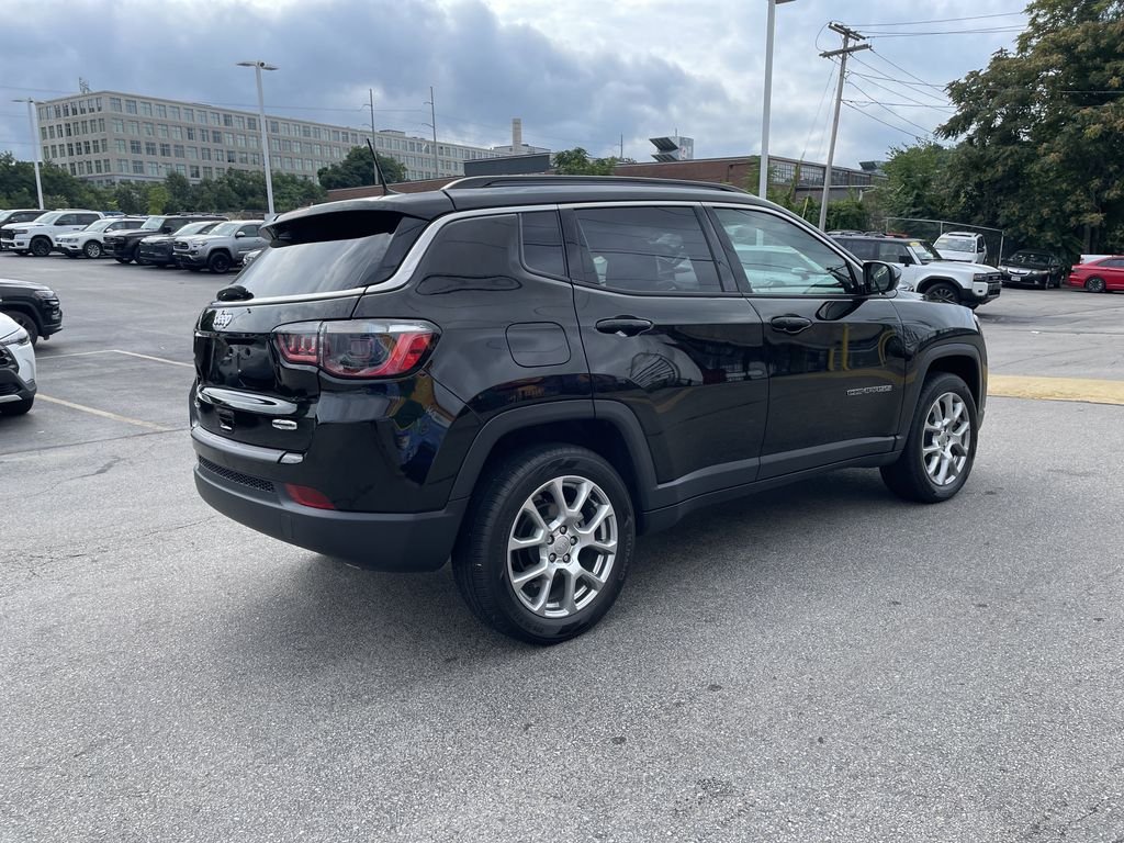 Used 2023 Black Jeep Latitude Lux image 8