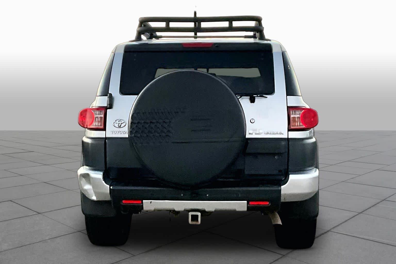 Used 2008 White/Titanium Metallic Toyota  image 4