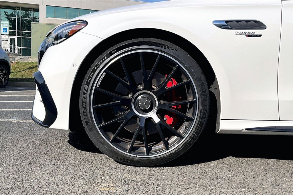 New 2026 MANUFAKTUR Moonlight White Metallic Mercedes-Benz E 53 AMG® image 12
