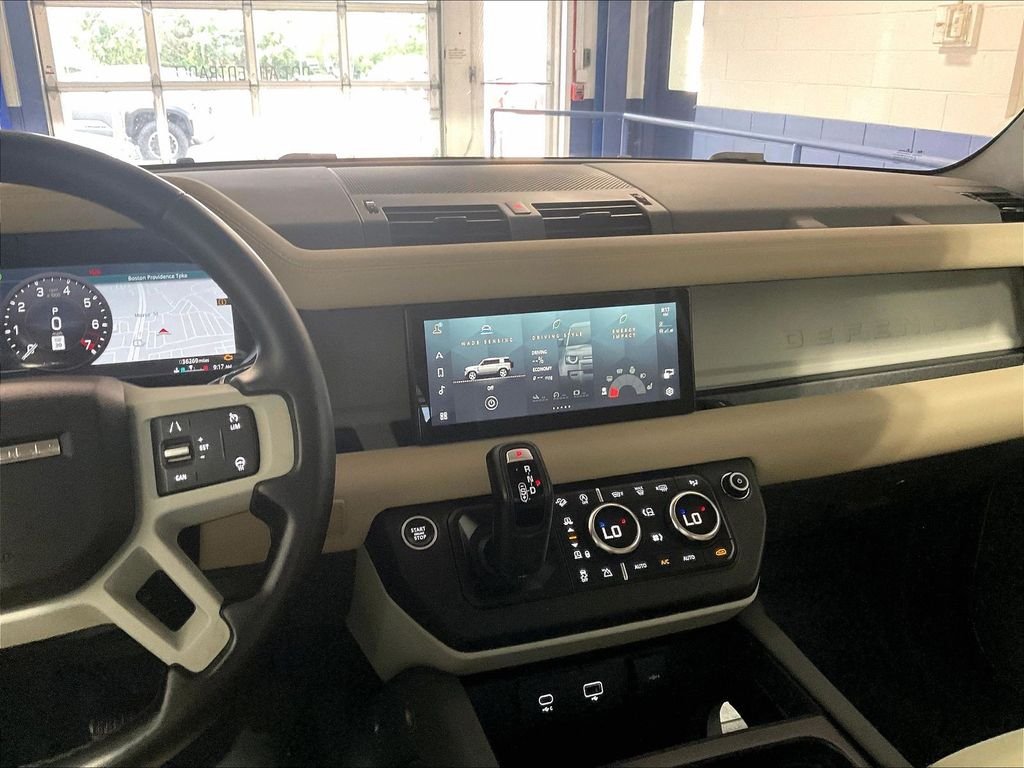 Used 2020 Green Land Rover SE image 18