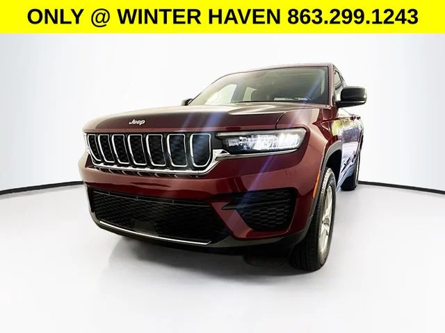 Used 2023 Red Jeep Laredo X image 3