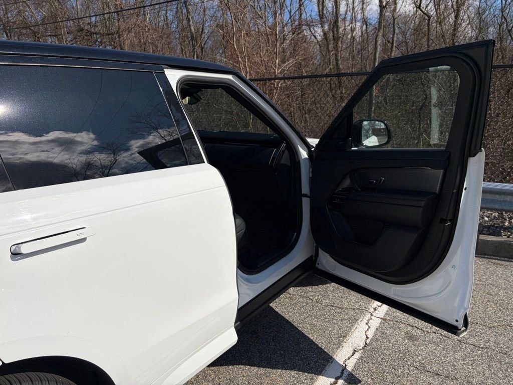 Used 2024 White Land Rover Dynamic SE image 14