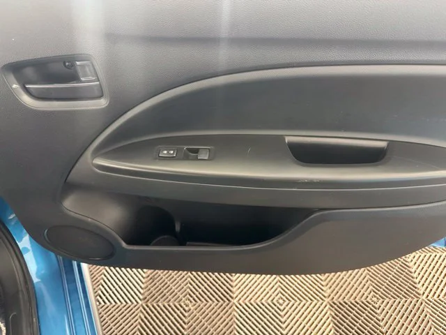 Used 2020  Mitsubishi ES image 24