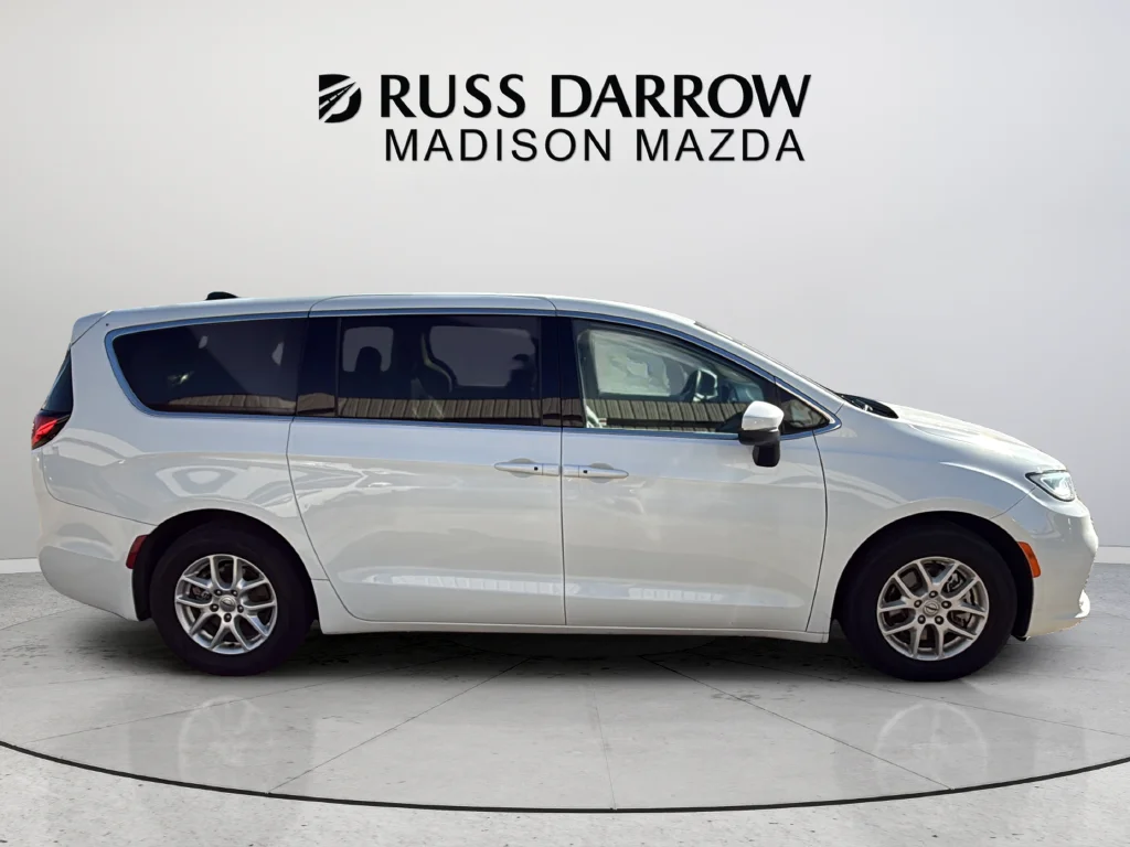 Used 2023 White Chrysler Touring L image 6