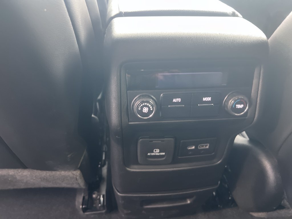 Used 2022 White GMC SLT image 24