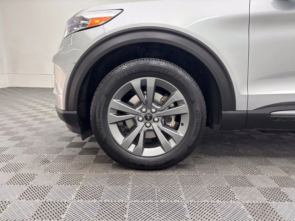 Used 2021 Silver Ford XLT image 16