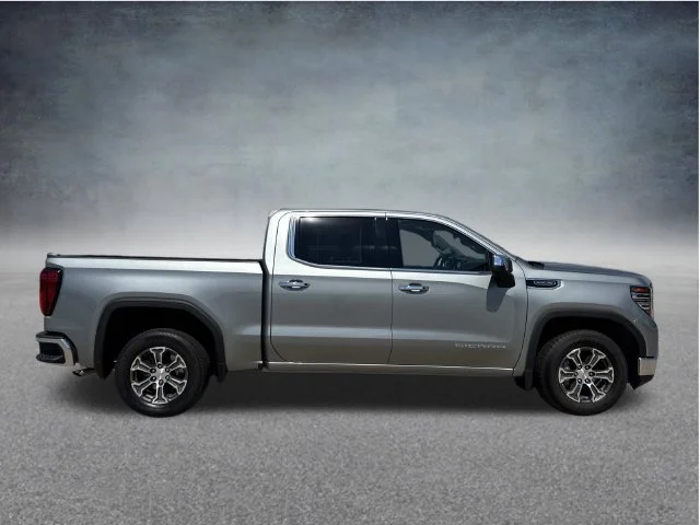 Used 2025 Silver GMC SLT image 27