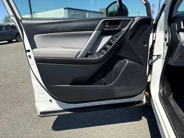 Used 2018 Crystal White Pearl Subaru 2.5i image 16