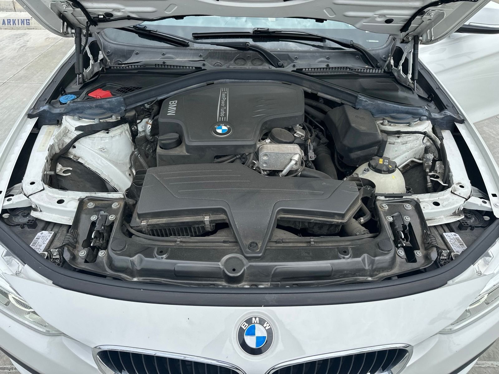Used 2018 Alpine White BMW 320i image 9