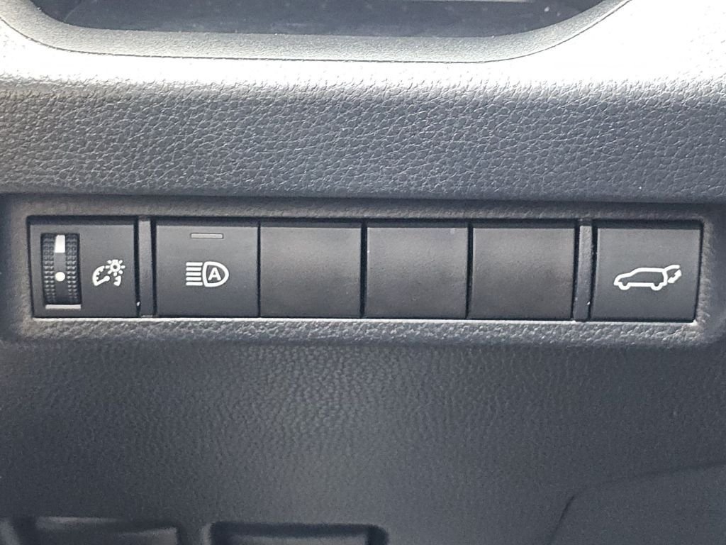 Used 2022 Silver Sky Metallic Toyota XLE Premium image 14
