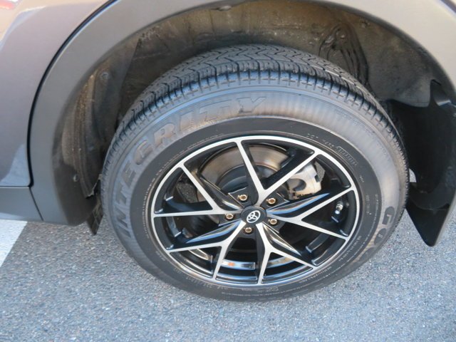 Used 2015  Toyota LE image 34