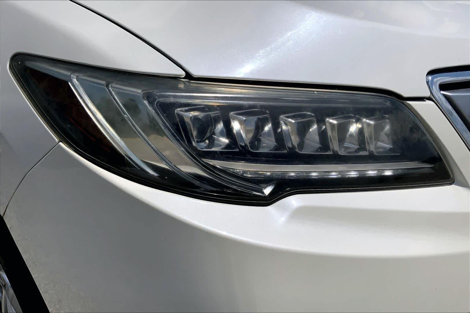 Used 2018 White Diamond Pearl Acura  image 27