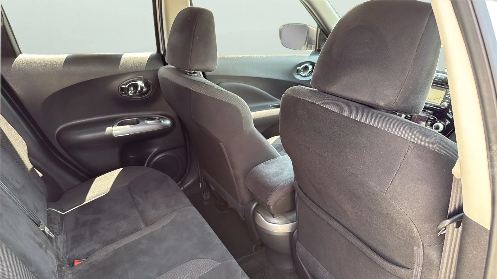Used 2015 White Nissan SV image 23