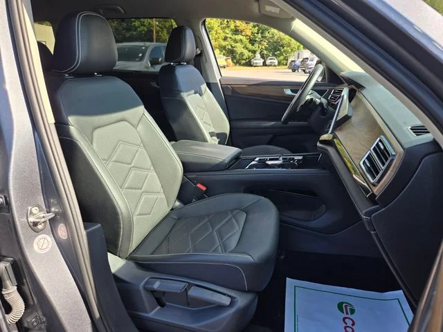 Used 2025 Gray Volkswagen 2.0T SE w/Technology image 22