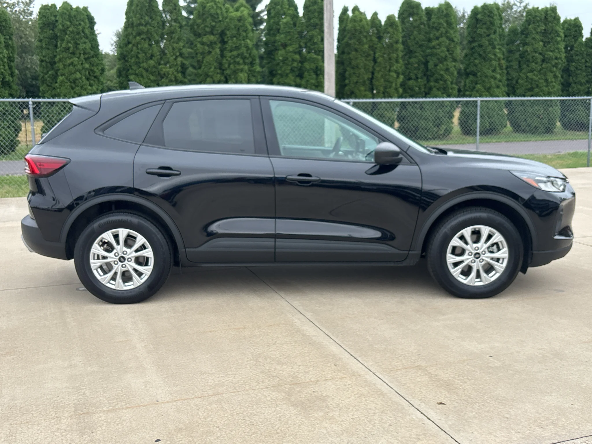 Used 2025 Agate Black Metallic Ford Active image 3
