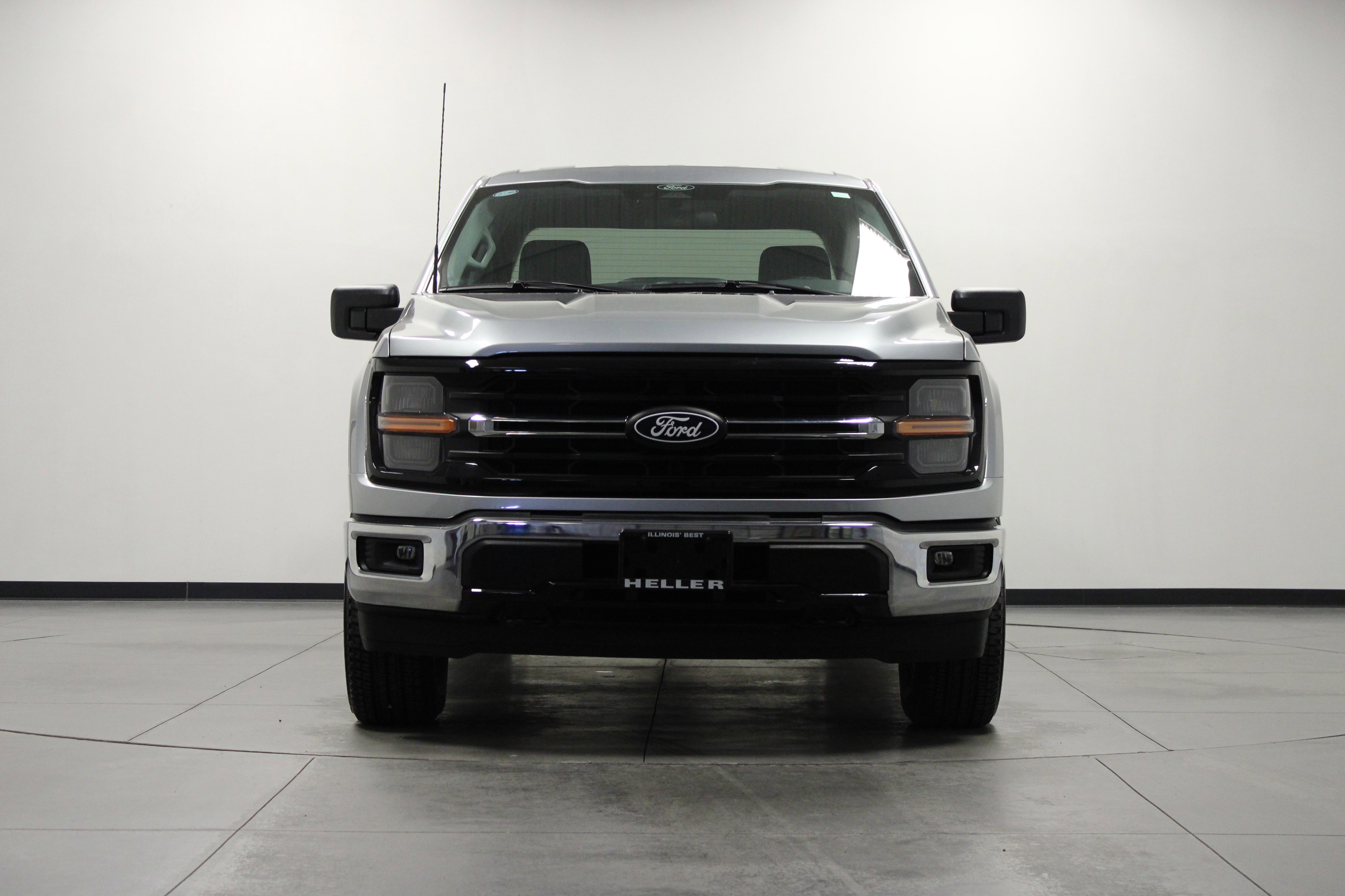 Used 2025 Iconic Silver Metallic Ford XLT image 9