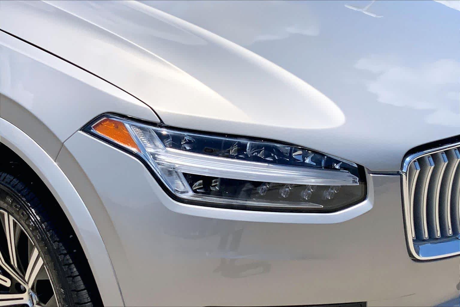 Used 2025 Silver Dawn Metallic Volvo Core image 27