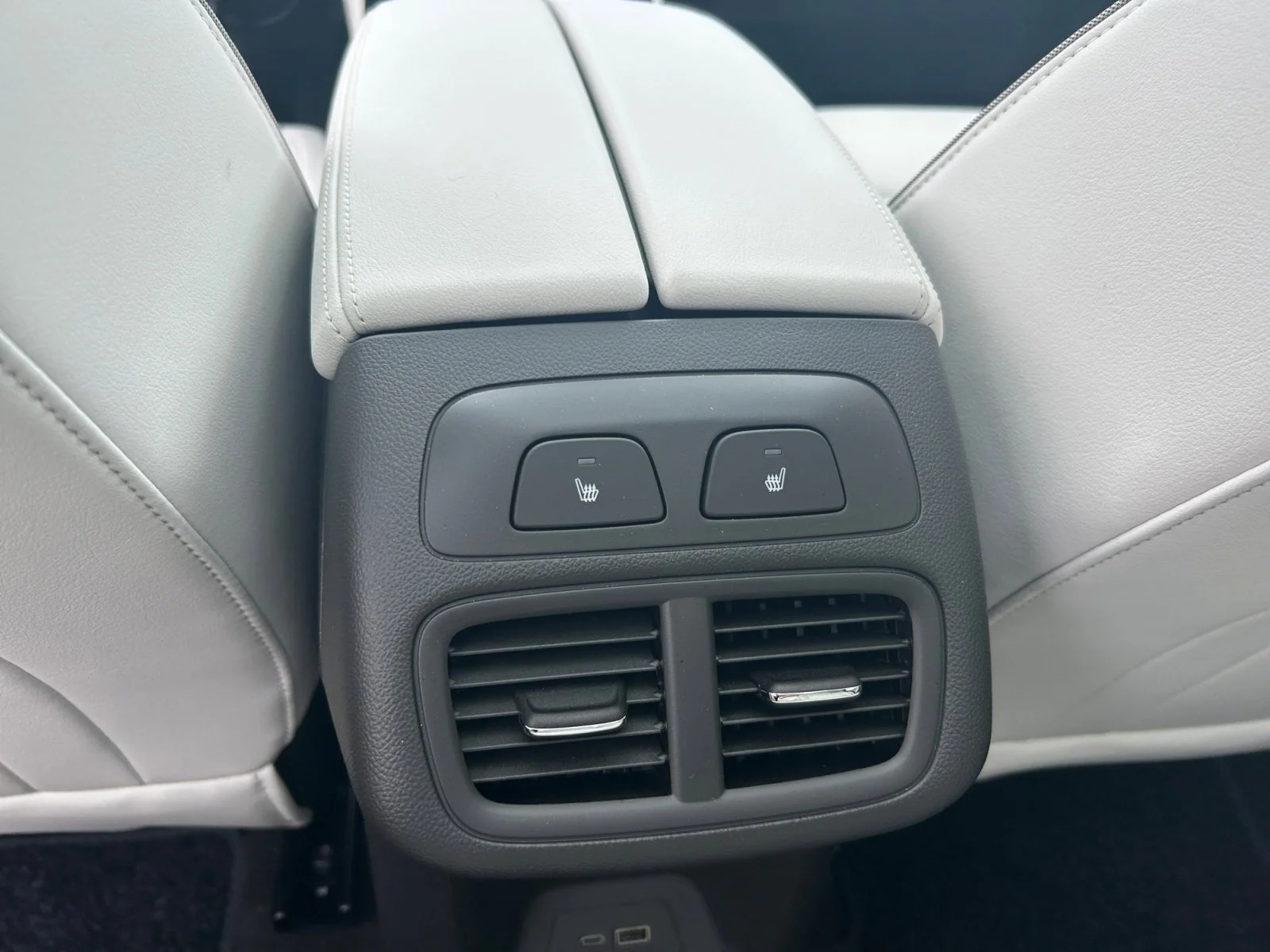 New 2026 Iridescent White Tricoat Buick Avenir AWD image 18
