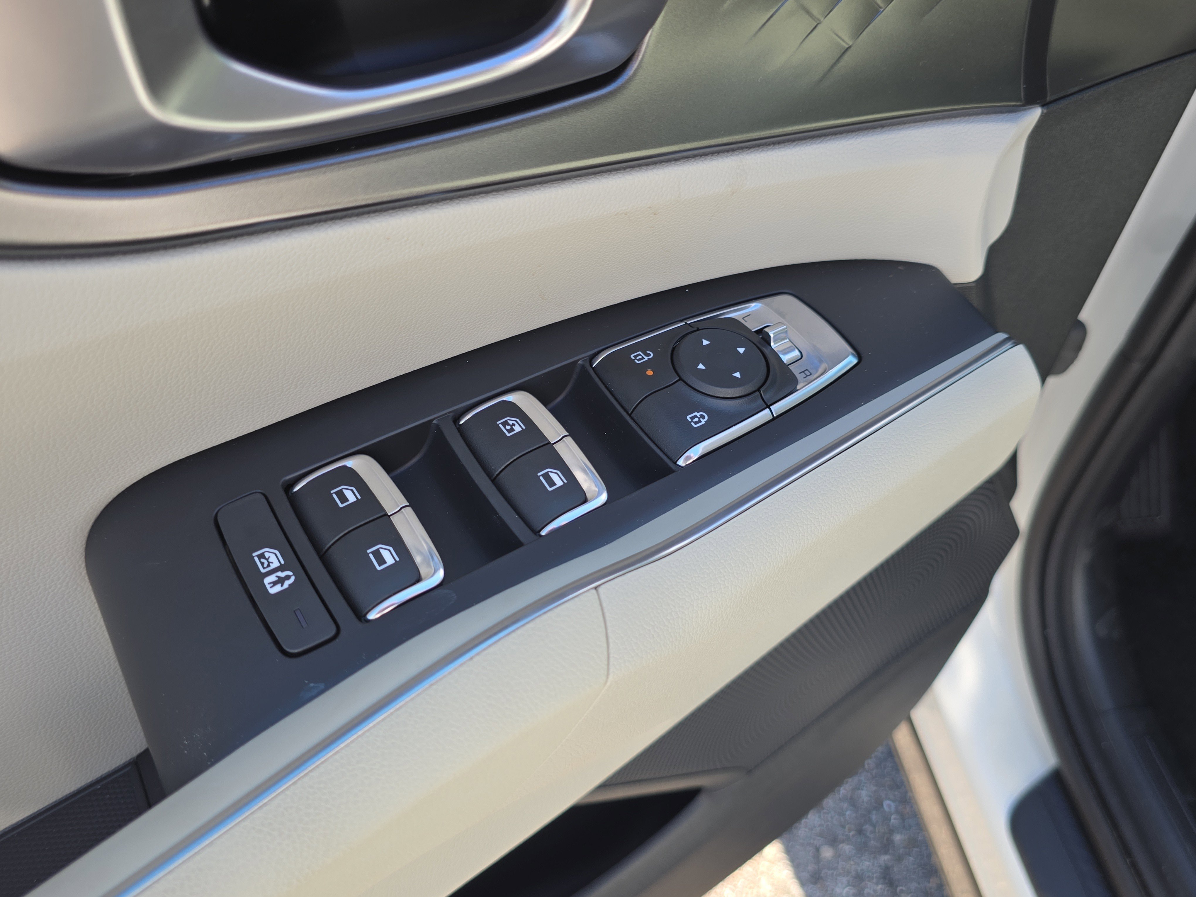 New 2026 Snow White Pearl Kia EX AWD image 20