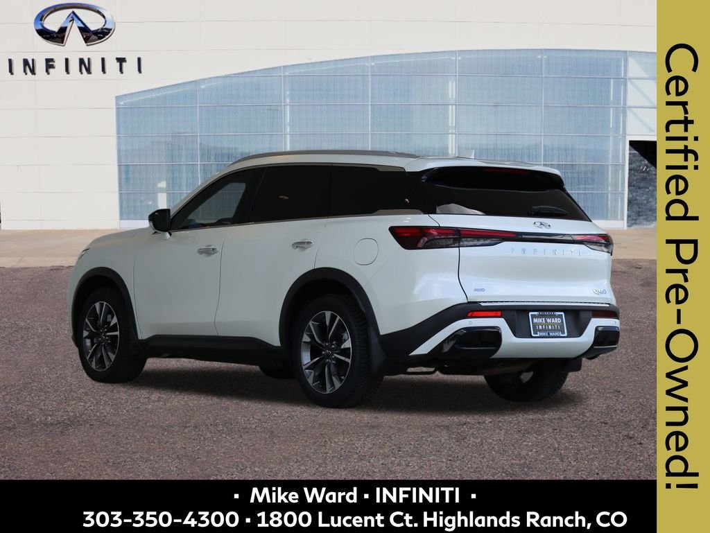 Used 2023 White INFINITI LUXE image 3