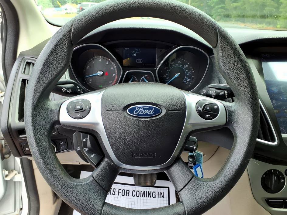 Used 2014 Oxford White Ford SE image 24