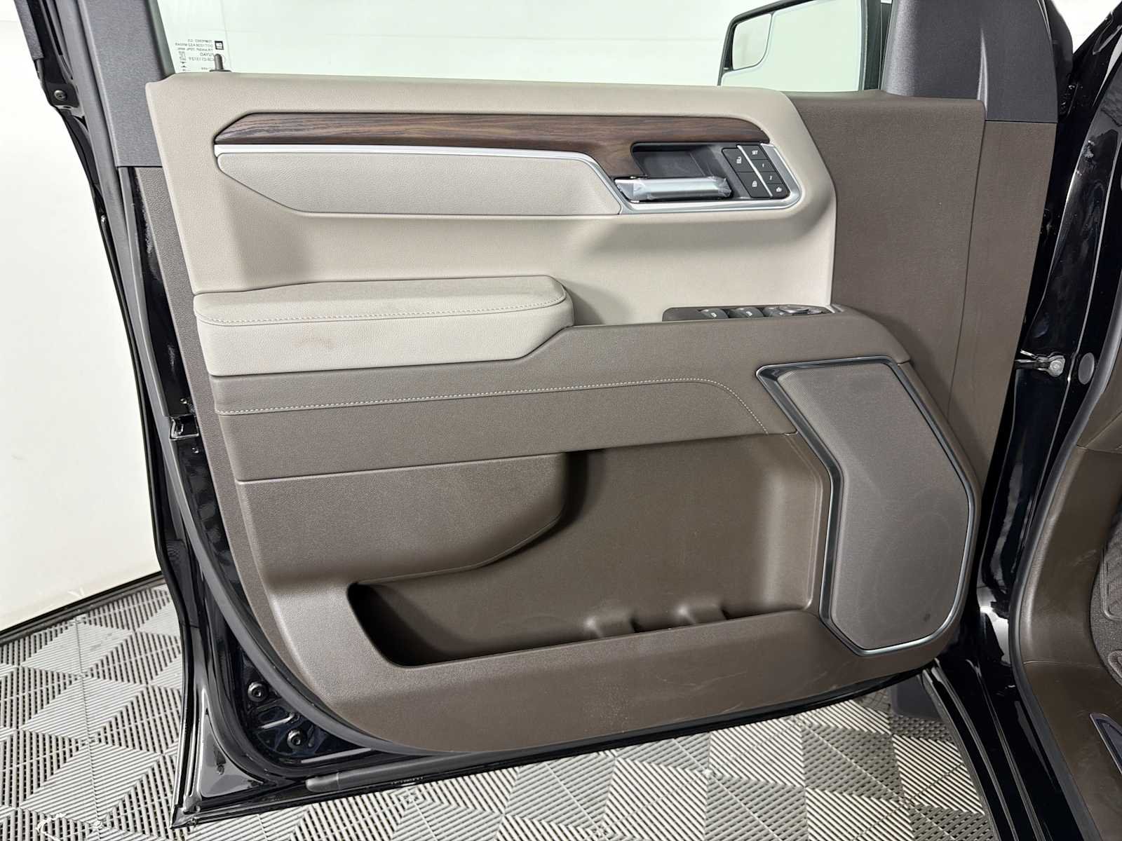 New 2026 Onyx Black GMC SLT image 8