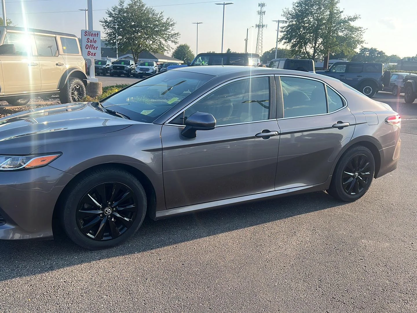 Used 2018 Predawn Gray Mica Toyota LE image 11