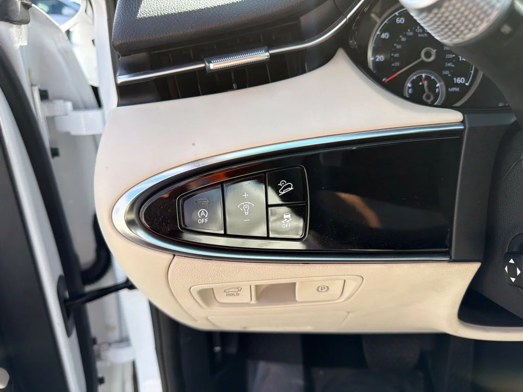 Used 2024 White Genesis 2.5T image 31