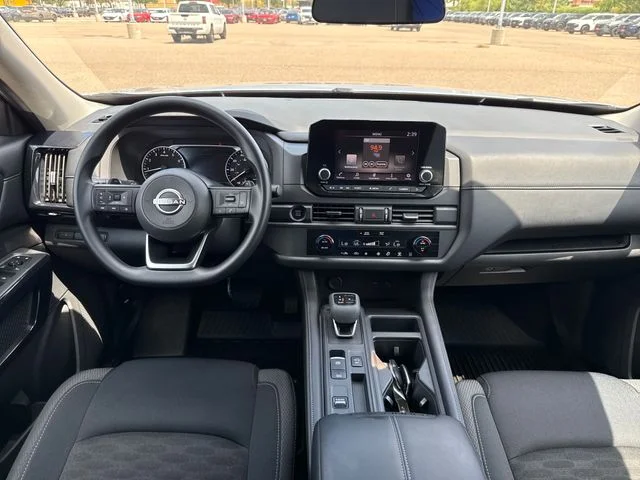 Used 2025 Silver Nissan S image 13