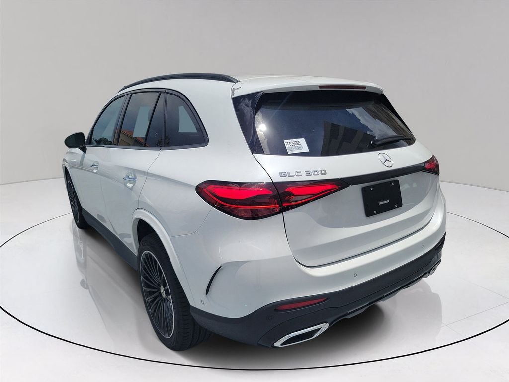 New 2026 MANUFAKTUR Moonlight White Metallic Mercedes-Benz GLC 300 image 4