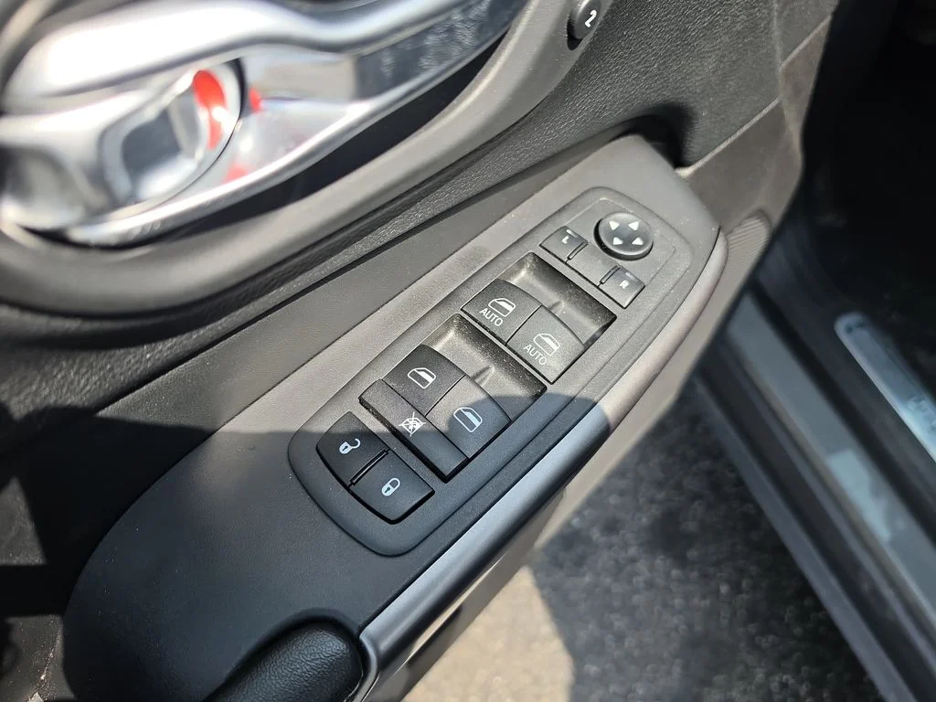 Used 2020 Gray Jeep Limited image 13