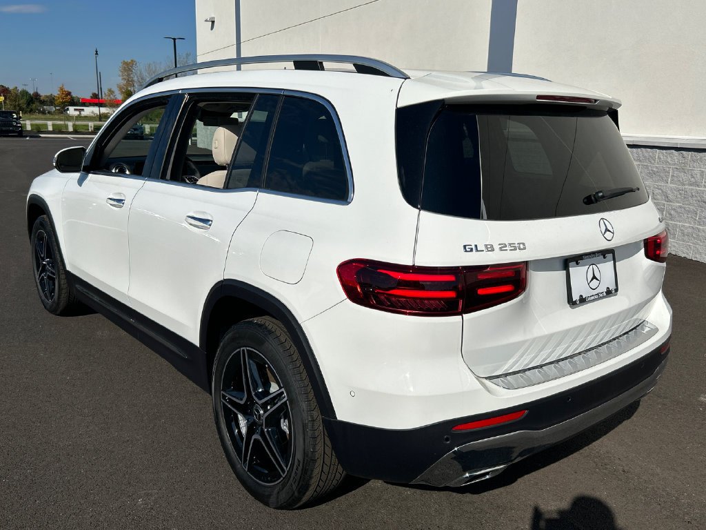 New 2026 Polar White Mercedes-Benz GLB 250 image 5