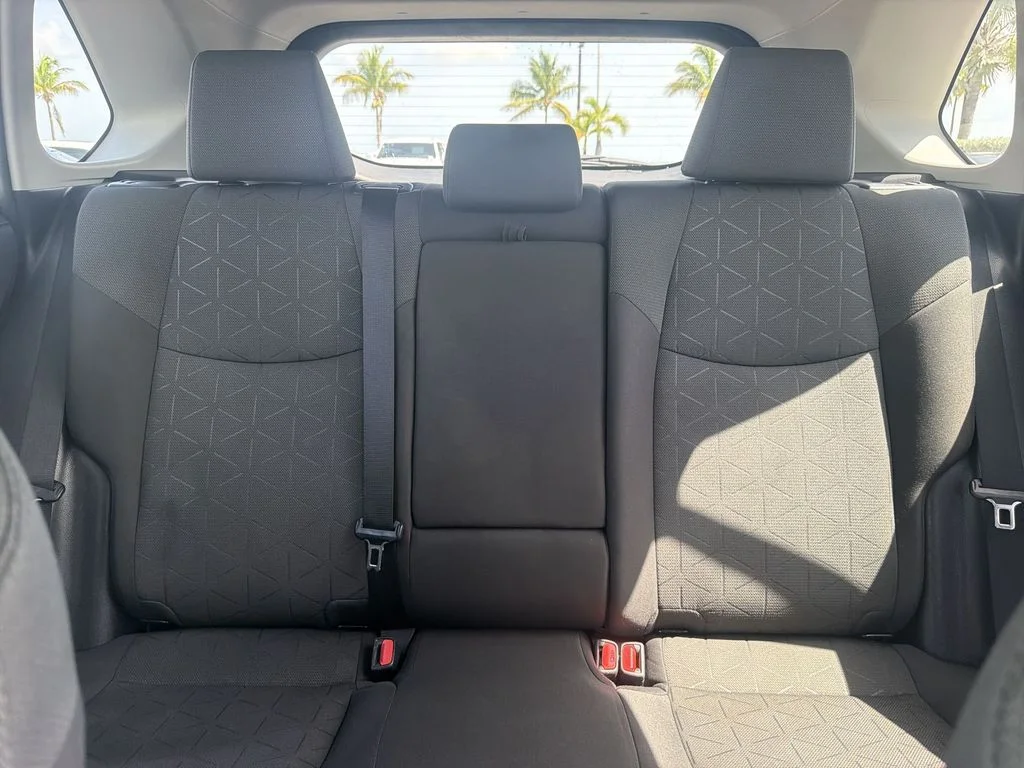Used 2021 Silver Toyota XLE image 13