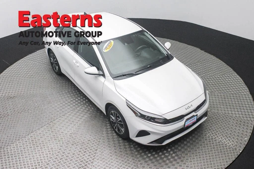 Used 2023 White Kia LXS image 3