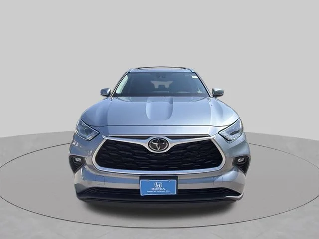 Used 2021  Toyota XLE image 9