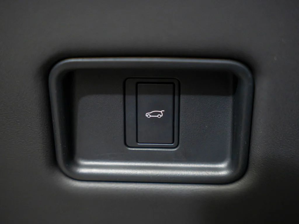 Used 2026 Fuji White Land Rover SE image 27