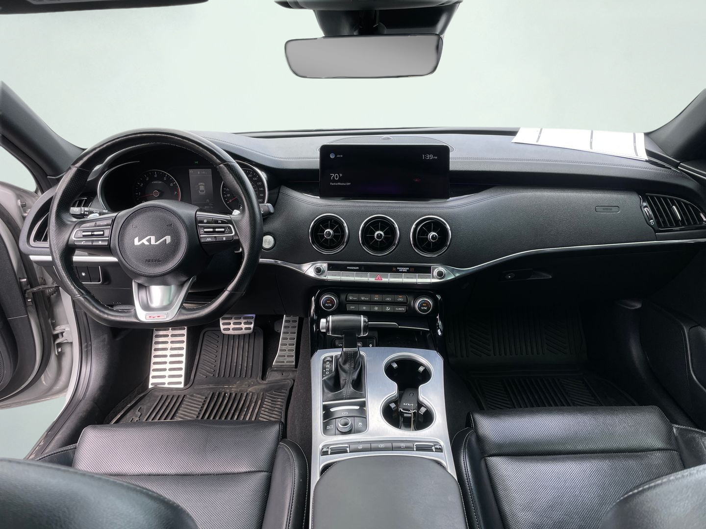 Used 2022 White Kia GT1 image 19