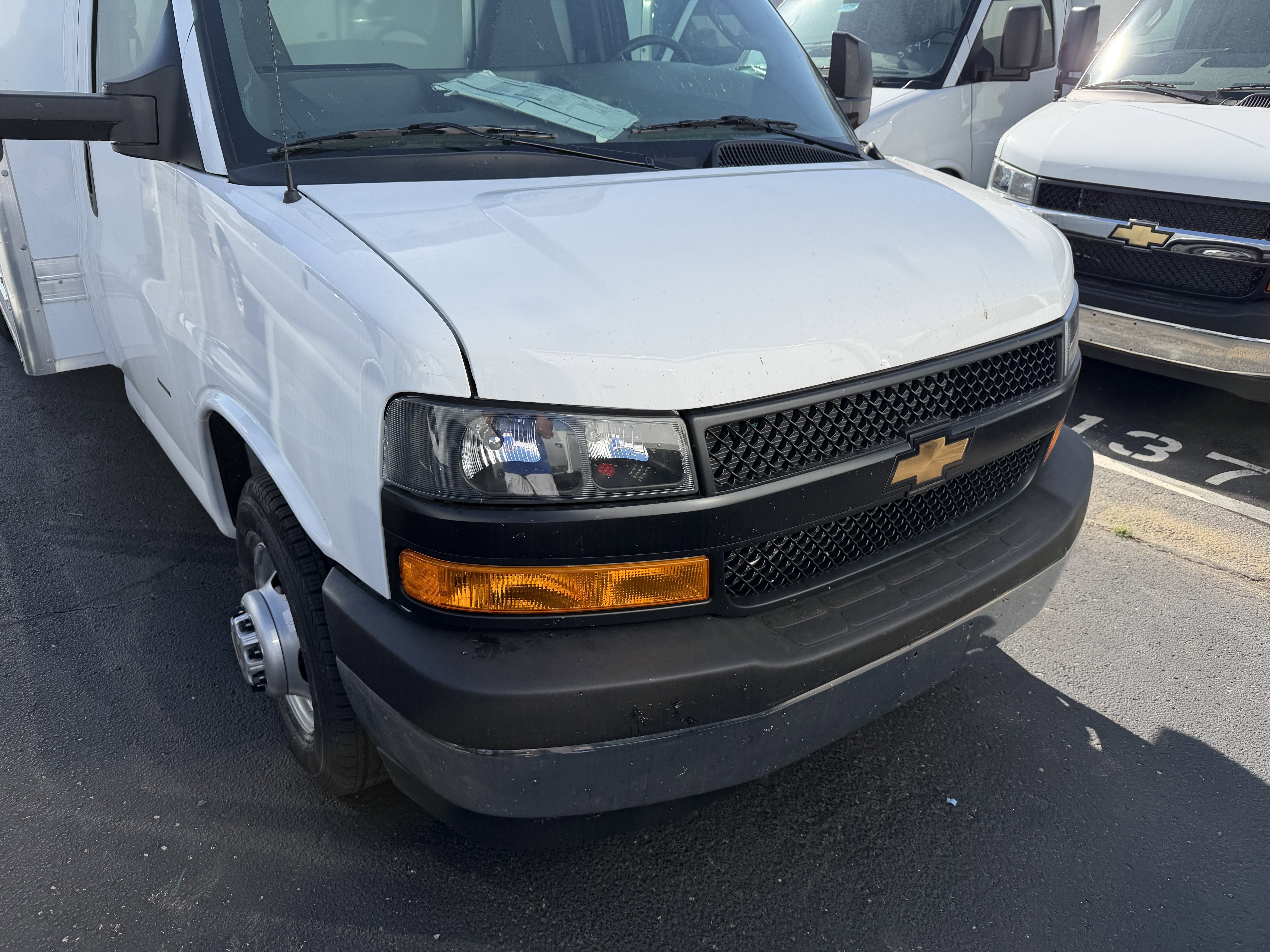 New 2026 Summit White Chevrolet 1WT image 3