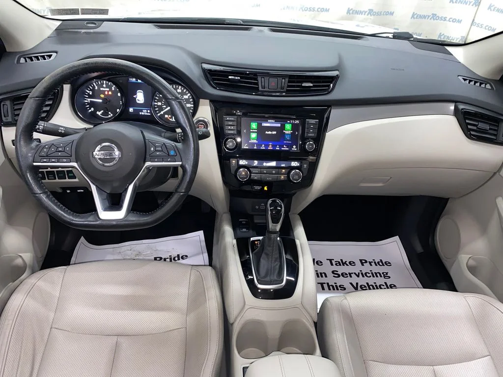 Used 2020 Silver Nissan SL image 21