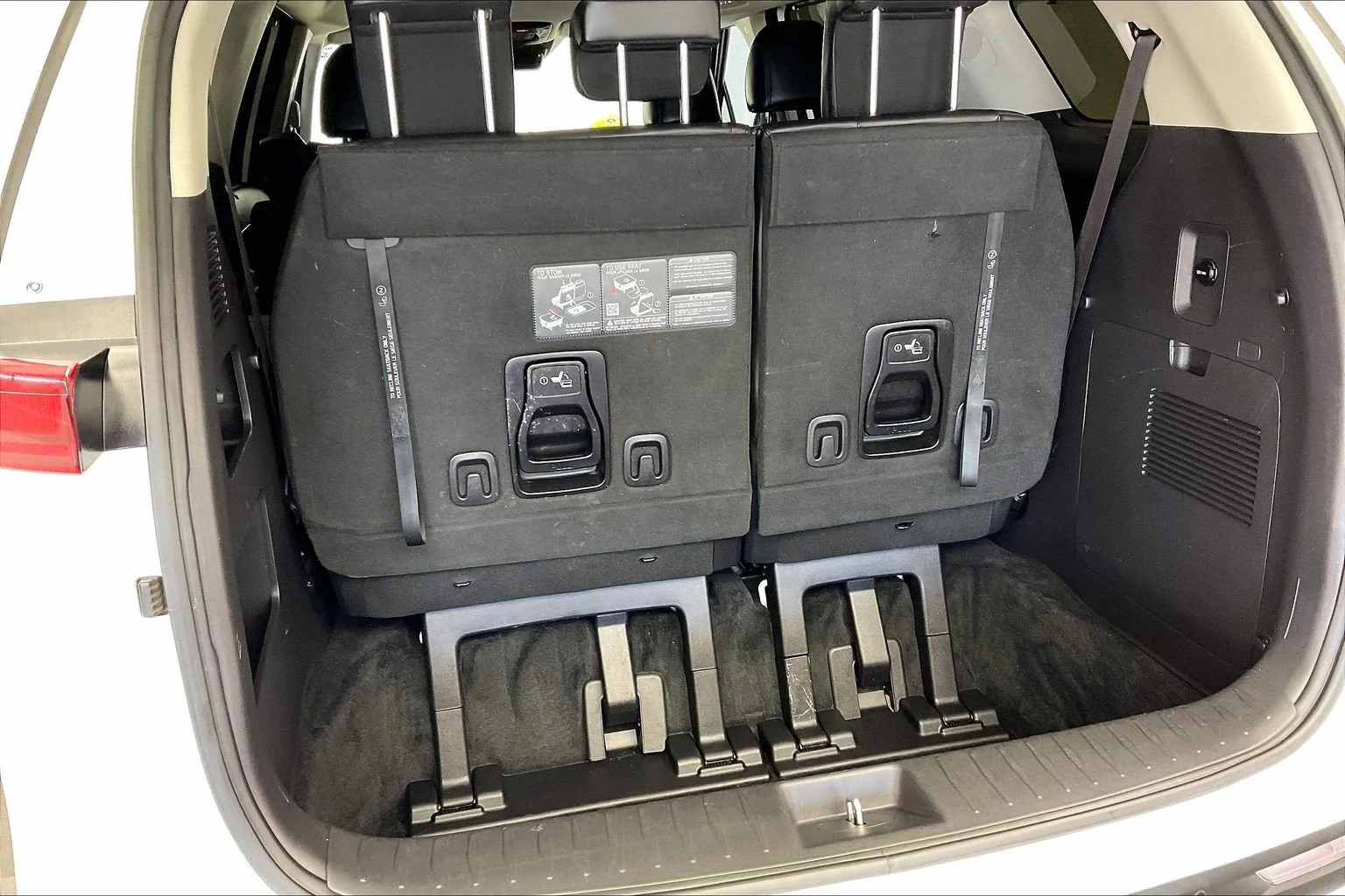Used 2024 Snow White Pearl Kia EX image 28