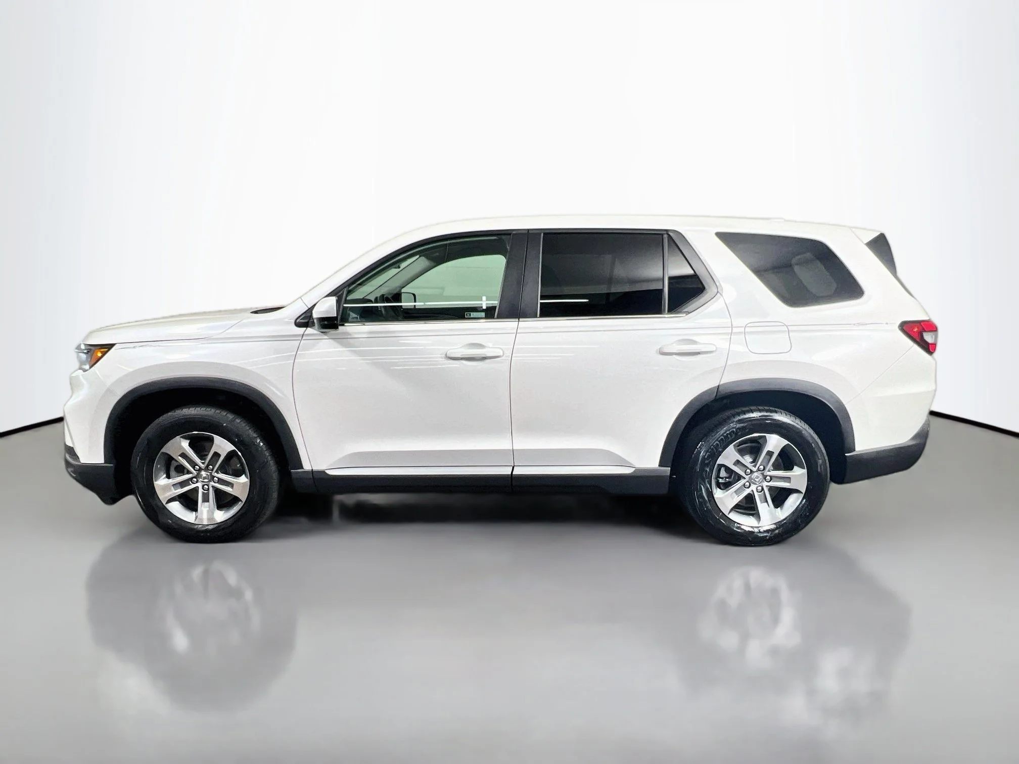Certified Used 2025 Platinum White Pearl Honda 2WD EX-L image 36