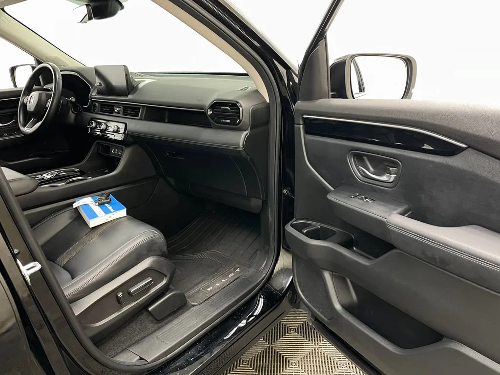 Used 2024 Black Honda Touring image 38