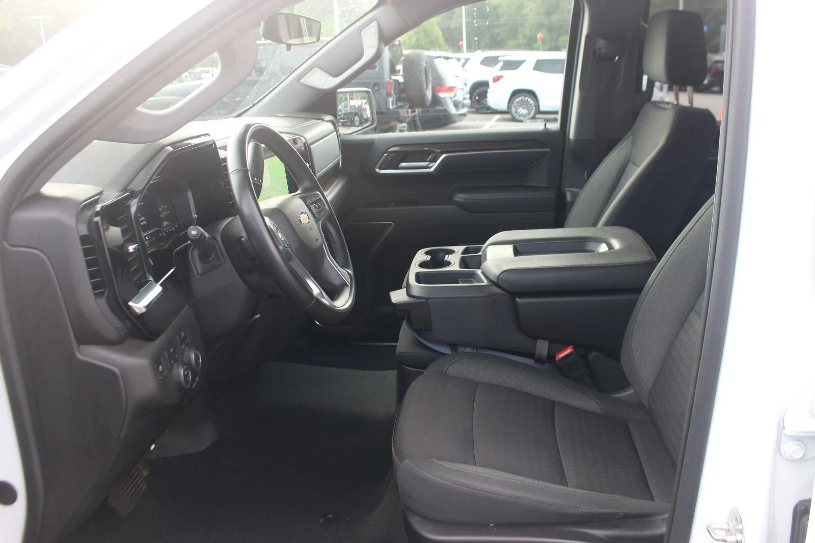 Used 2025 Summit White Chevrolet LT image 17