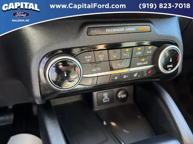 Used 2022 Red Ford SEL image 29