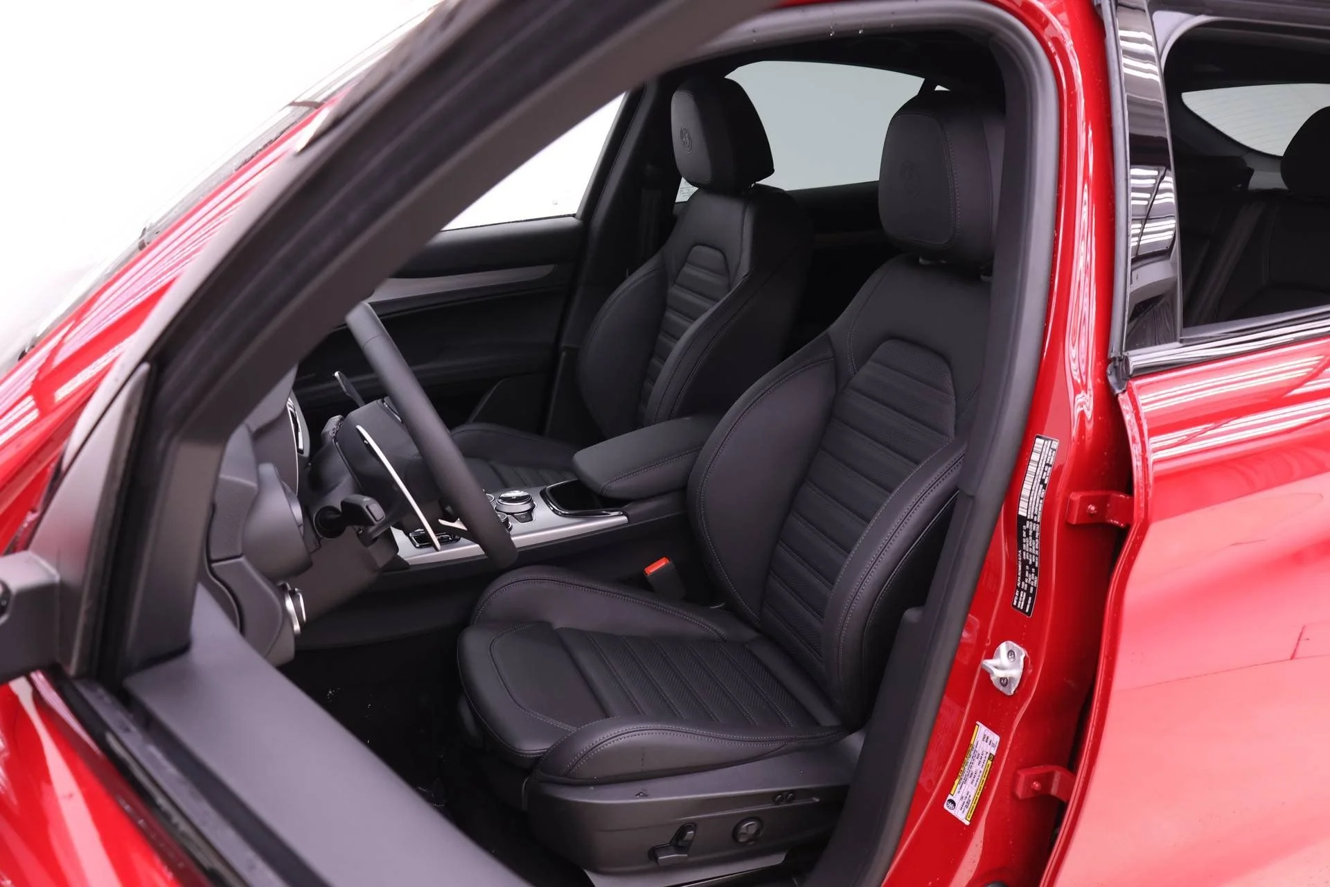 New 2026 Alfa Rosso (Red) Exterior Paint Alfa Romeo Base image 7