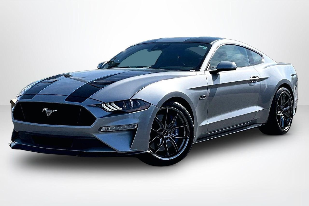 Used 2021 ICONIC SILVER Ford GT Fastback image 3